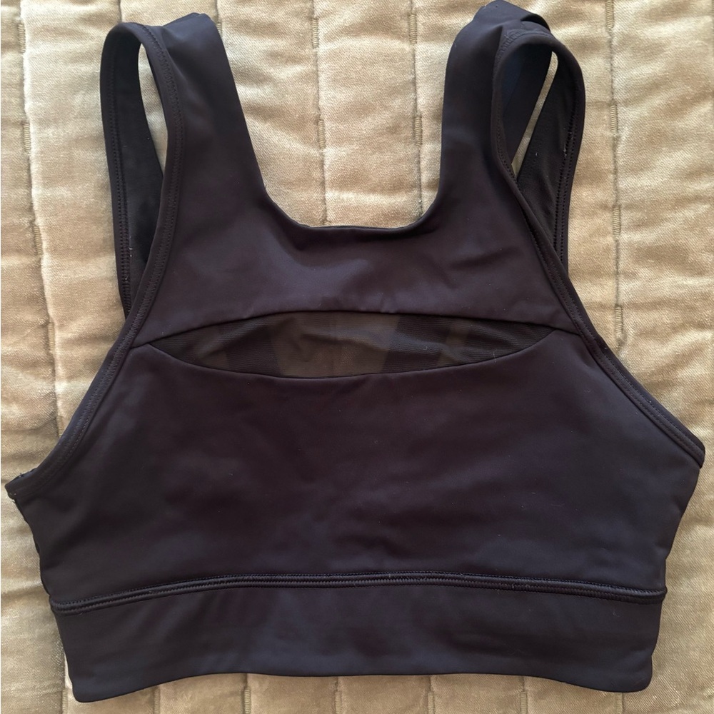 Lululemon high neck black sports bra in EUC.